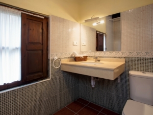 Baño compratido en la casa rural para 10 personas en Llanes