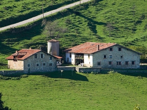 Conjunto de casas rurales cercanas a las cuevas de El Soplao, Cantabria