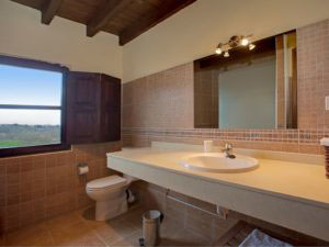 Bathroom in the holiday house for 10 people in Llanes