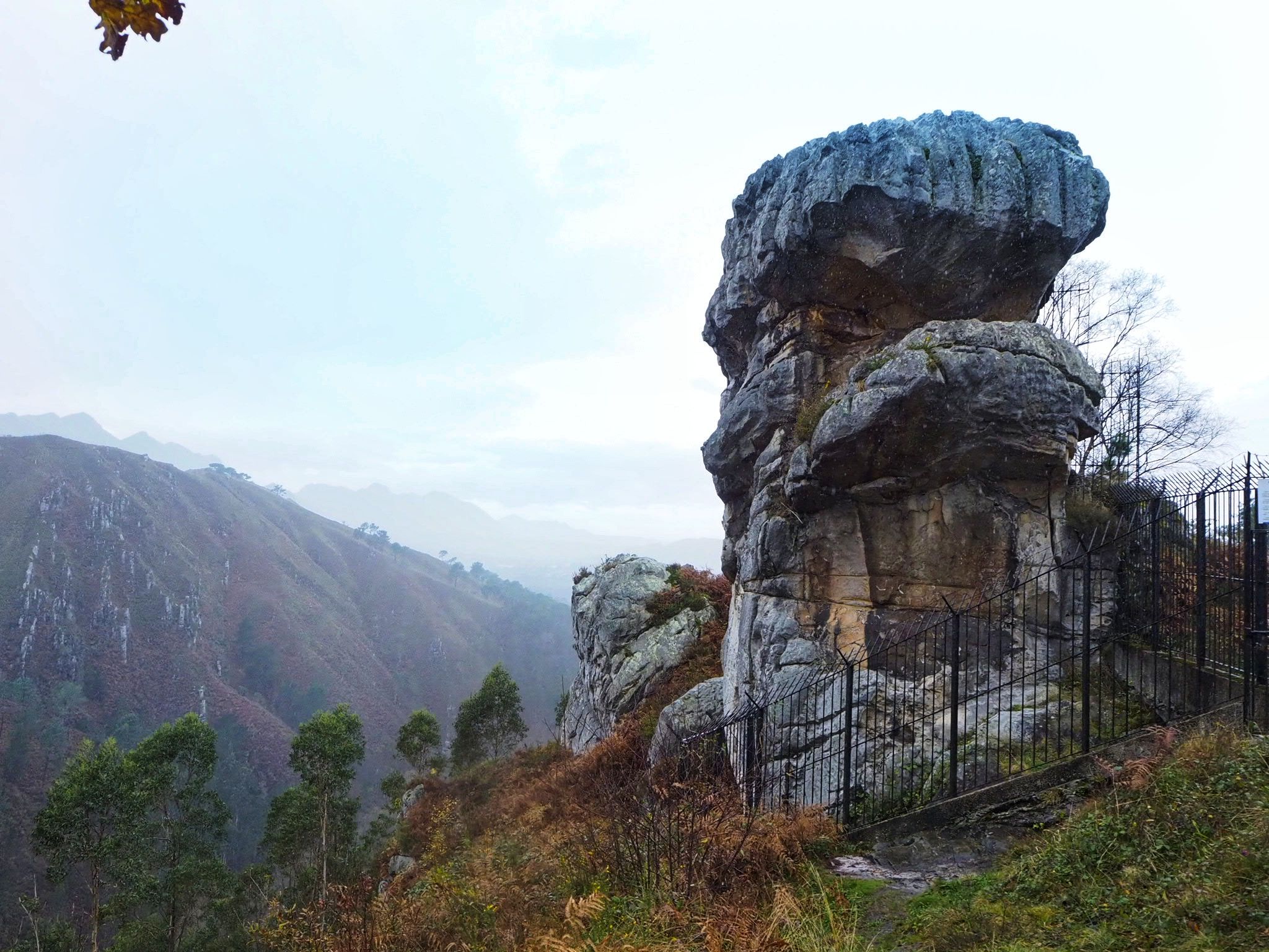 Idolo de Peña Tú senda cerca de Llanes