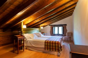 Dormitorio rural en casa en Camijanes