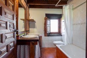 Baño en casa rural