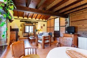 Amplio salón en casa en Cantabria 6 plazas