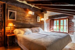 dormitorio doble en casa rural en Cantabria